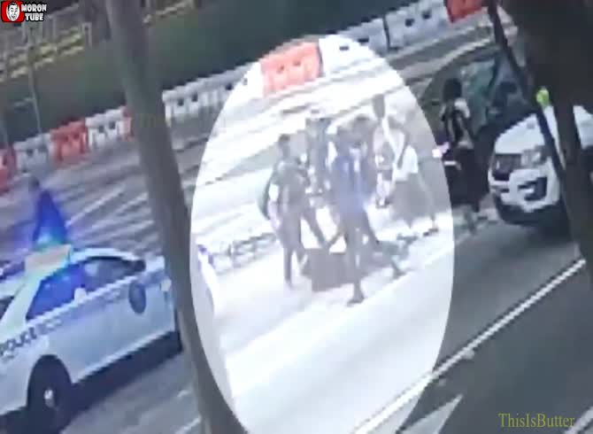 Video :A police officer who was suspended observes a guy being thrashed without doing action